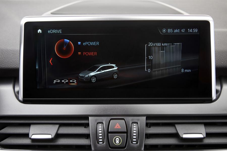 Детали интерьера BMW 225xe Active Tourer iPerformance (F45) 2018 года  (WW) (фото 22 из 71)